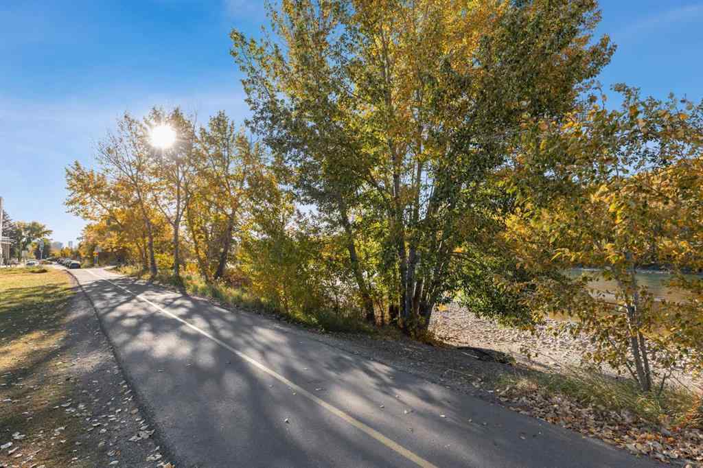 MLS® A2263125 - 1609 46 Street NW in Montgomery Calgary, Residential