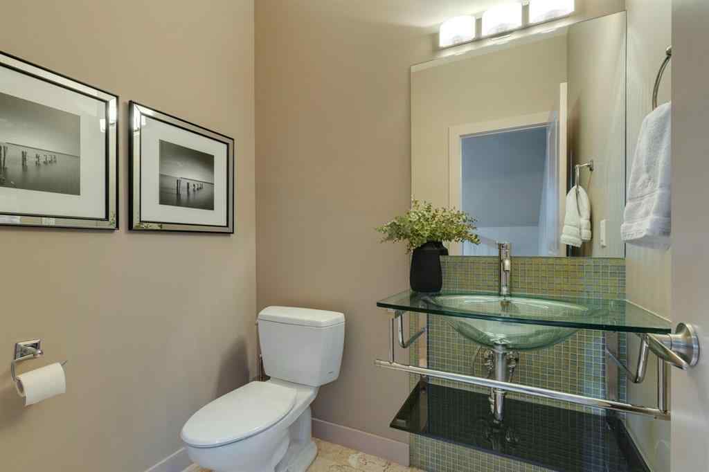 MLS® A2263133 - 2216 31 Street SW in Killarney/Glengarry Calgary, Residential