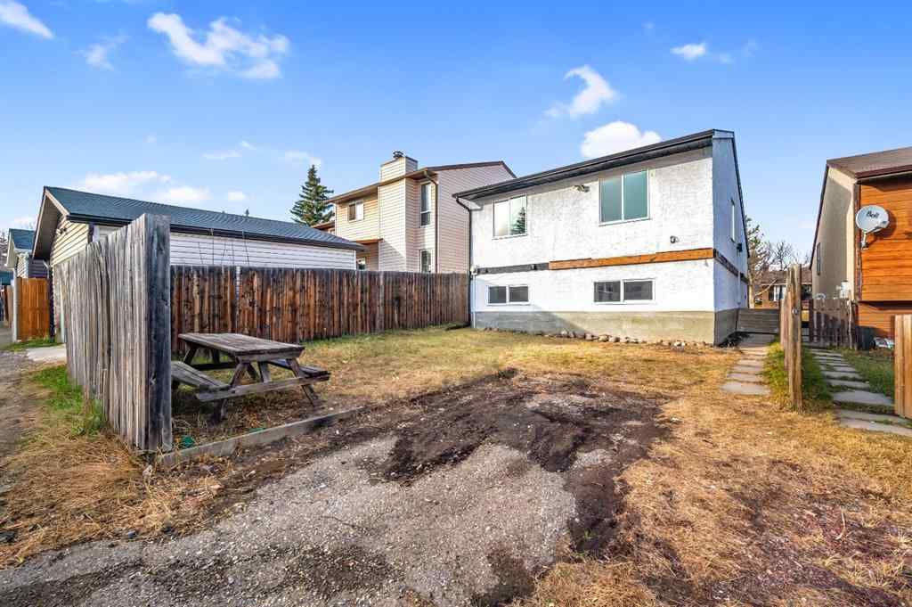 MLS® A2263134 - 5747 24 Avenue NE in Pineridge Calgary, Residential