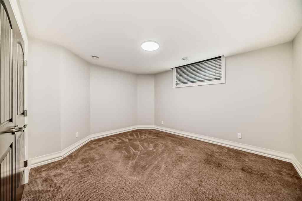 MLS® A2263135 - 19 Aspen Ridge Heath SW in Aspen Woods Calgary, Residential