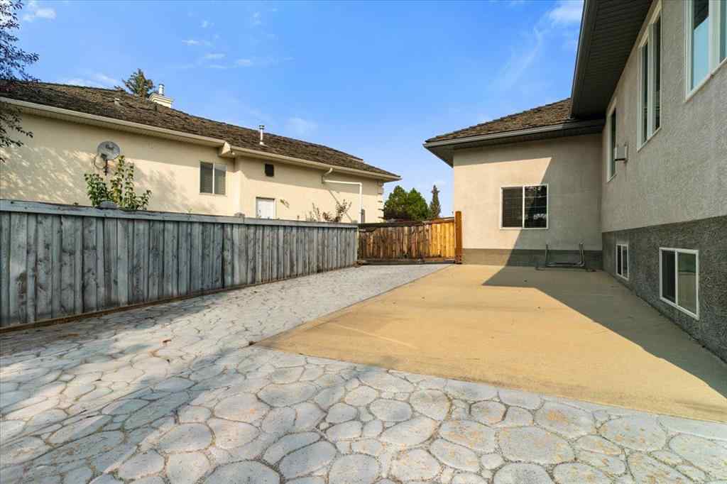 MLS® A2263141 - 11910 CYGNET Boulevard  in Crystal Lake Estates Grande Prairie, Residential