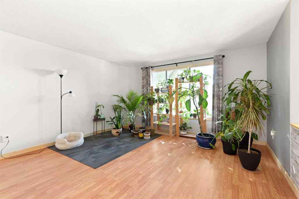 MLS® A2263148 - 8 Cypress Way SE in Southview-Park Meadows Medicine Hat, Residential