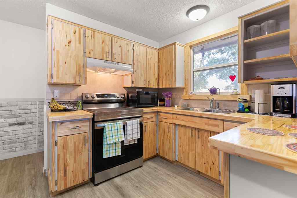 MLS® A2263148 - 8 Cypress Way SE in Southview-Park Meadows Medicine Hat, Residential