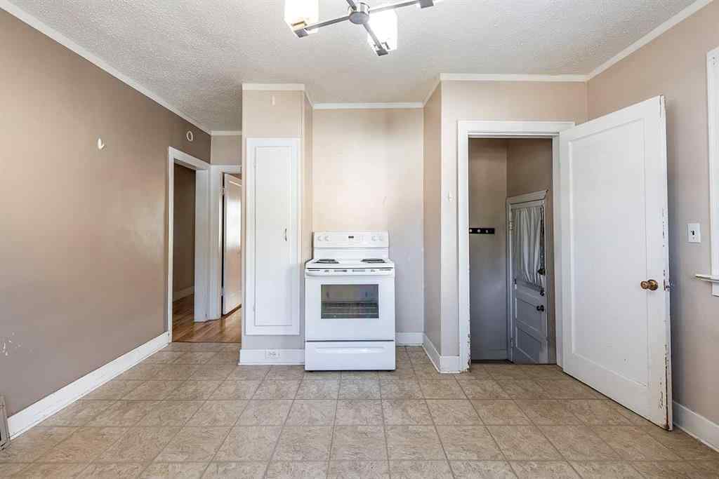 MLS&reg; # A2263150 - 738 8 Street SE in River Flats Medicine Hat, Residential Open Houses