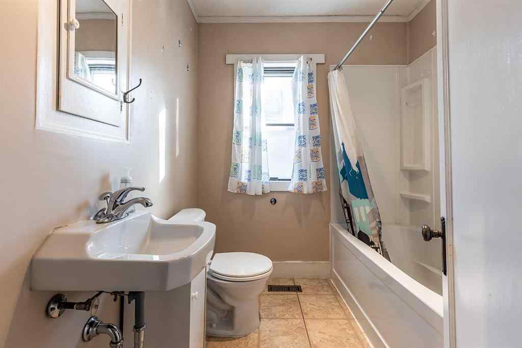 MLS&reg; # A2263150 - 738 8 Street SE in River Flats Medicine Hat, Residential Open Houses