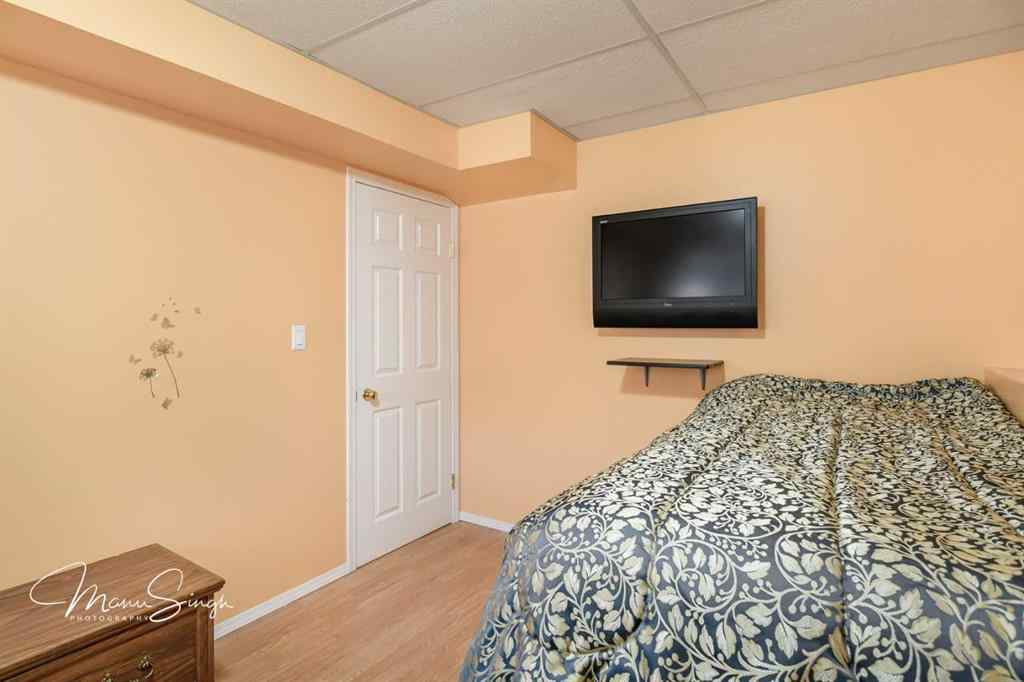 MLS® A2263163 - 5851 58 Avenue  in Riverside Meadows Red Deer, Residential