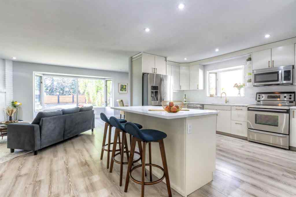 MLS® A2263171 - 511 Cedarille Crescent SW in Cedarbrae Calgary, Residential