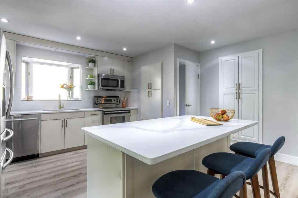 MLS® A2263171 - 511 Cedarille Crescent SW in Cedarbrae Calgary, Residential