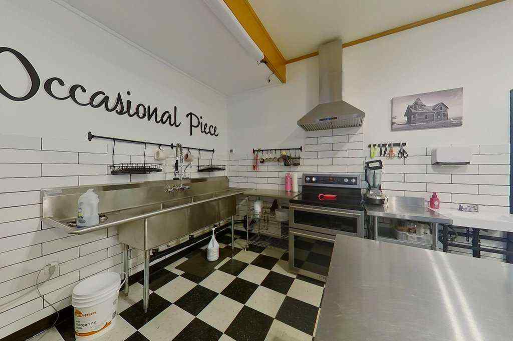 MLS® A2263173 - 215 Broadway Avenue E in NONE Redcliff, Commercial