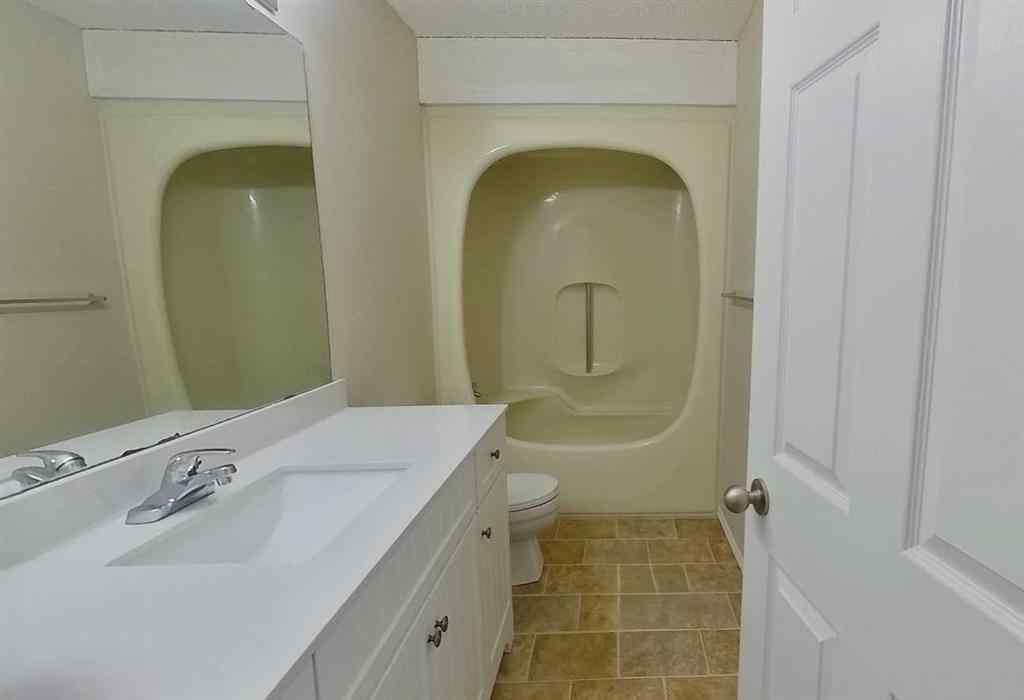 MLS® A2263173 - 215 Broadway Avenue E in NONE Redcliff, Commercial