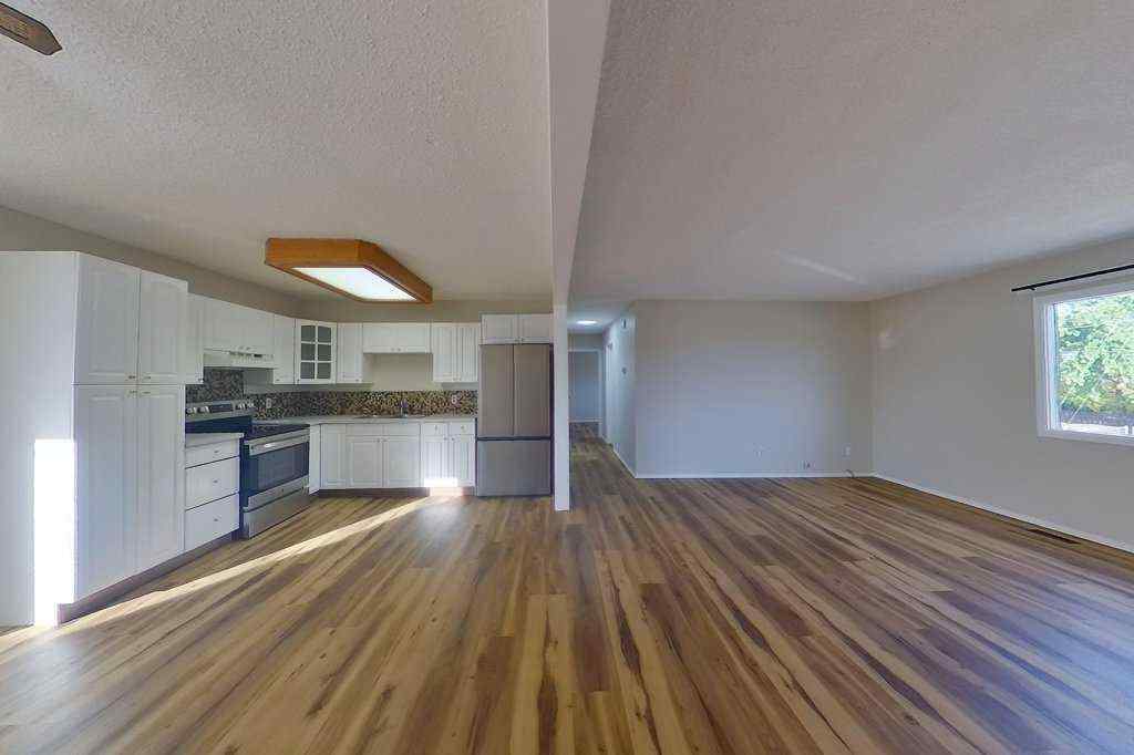 MLS® A2263173 - 215 Broadway Avenue E in NONE Redcliff, Commercial