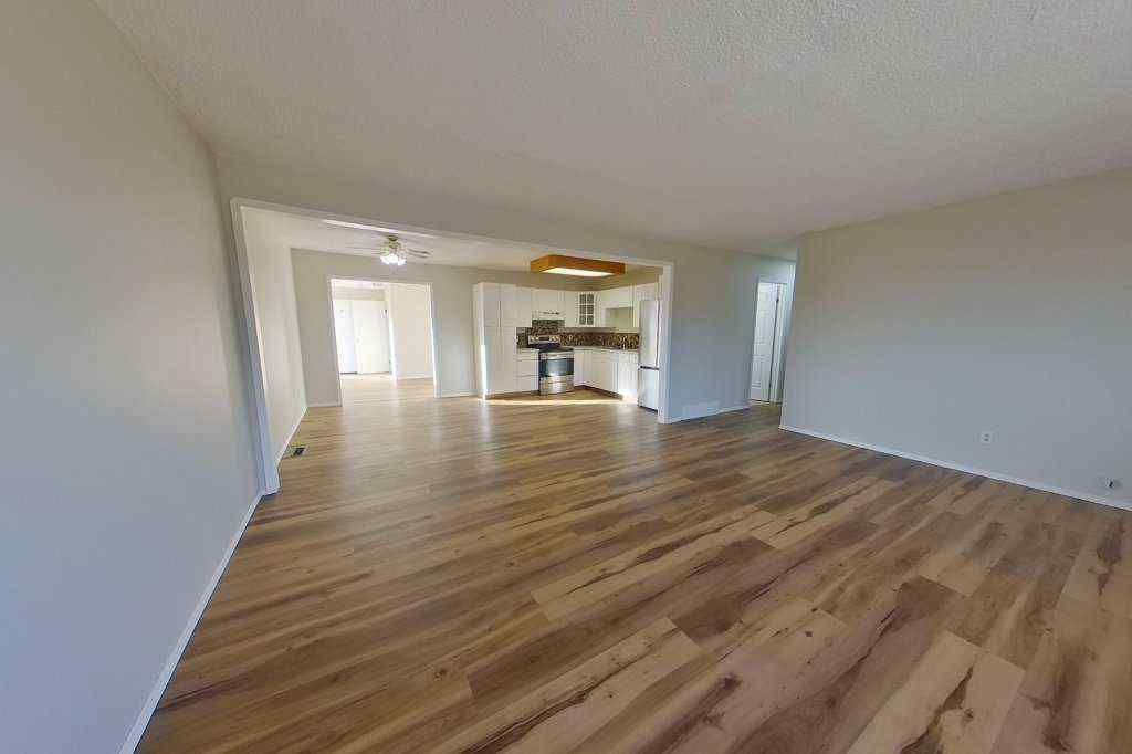 MLS® A2263173 - 215 Broadway Avenue E in NONE Redcliff, Commercial