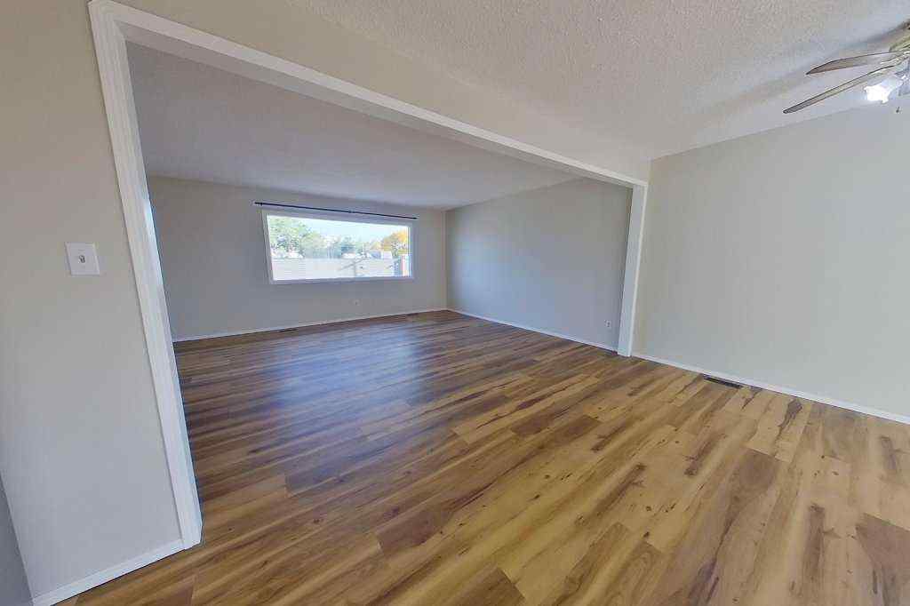 MLS® A2263173 - 215 Broadway Avenue E in NONE Redcliff, Commercial