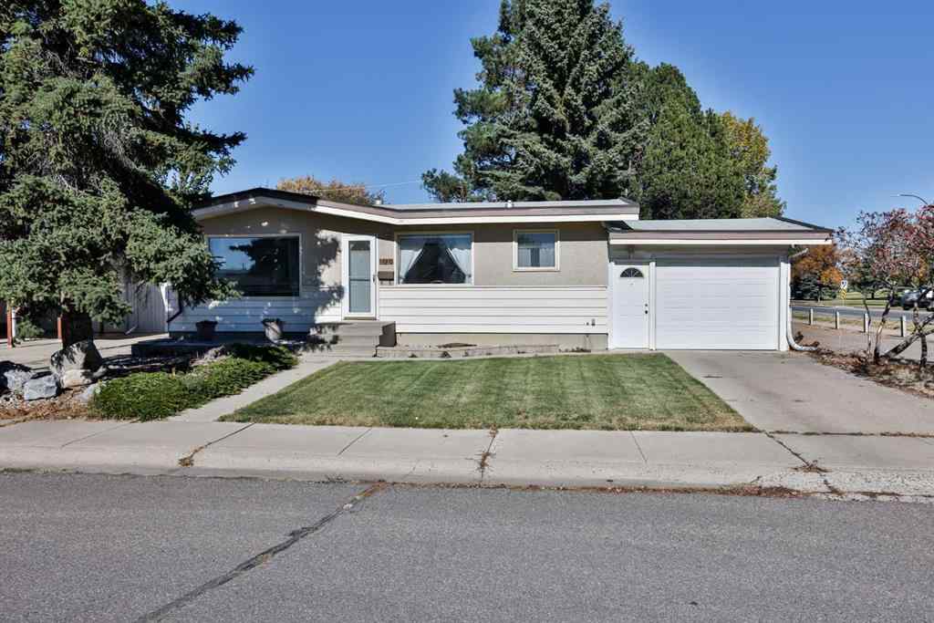MLS® A2263177 - 2727 7a Avenue N in Majestic Place Lethbridge, Residential