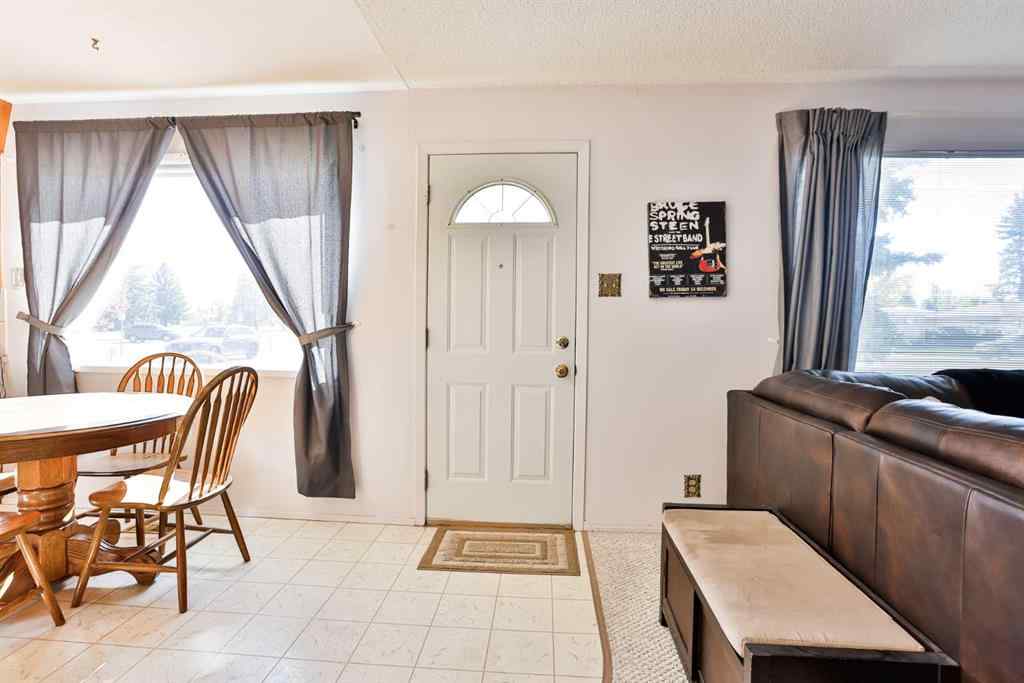 MLS® A2263177 - 2727 7a Avenue N in Majestic Place Lethbridge, Residential