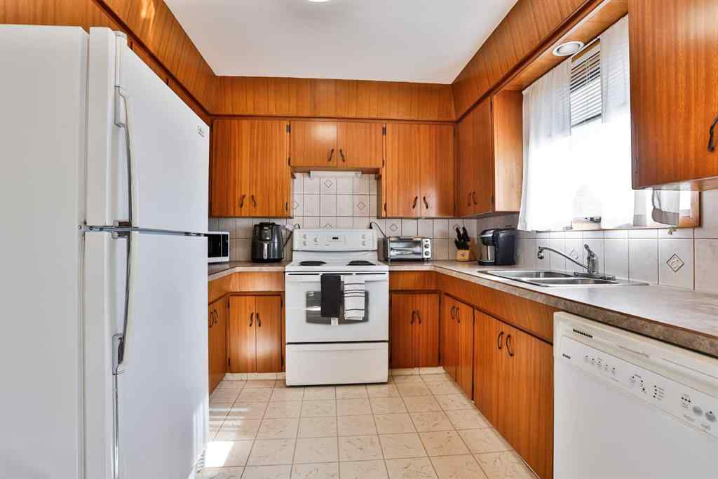 MLS® A2263177 - 2727 7a Avenue N in Majestic Place Lethbridge, Residential