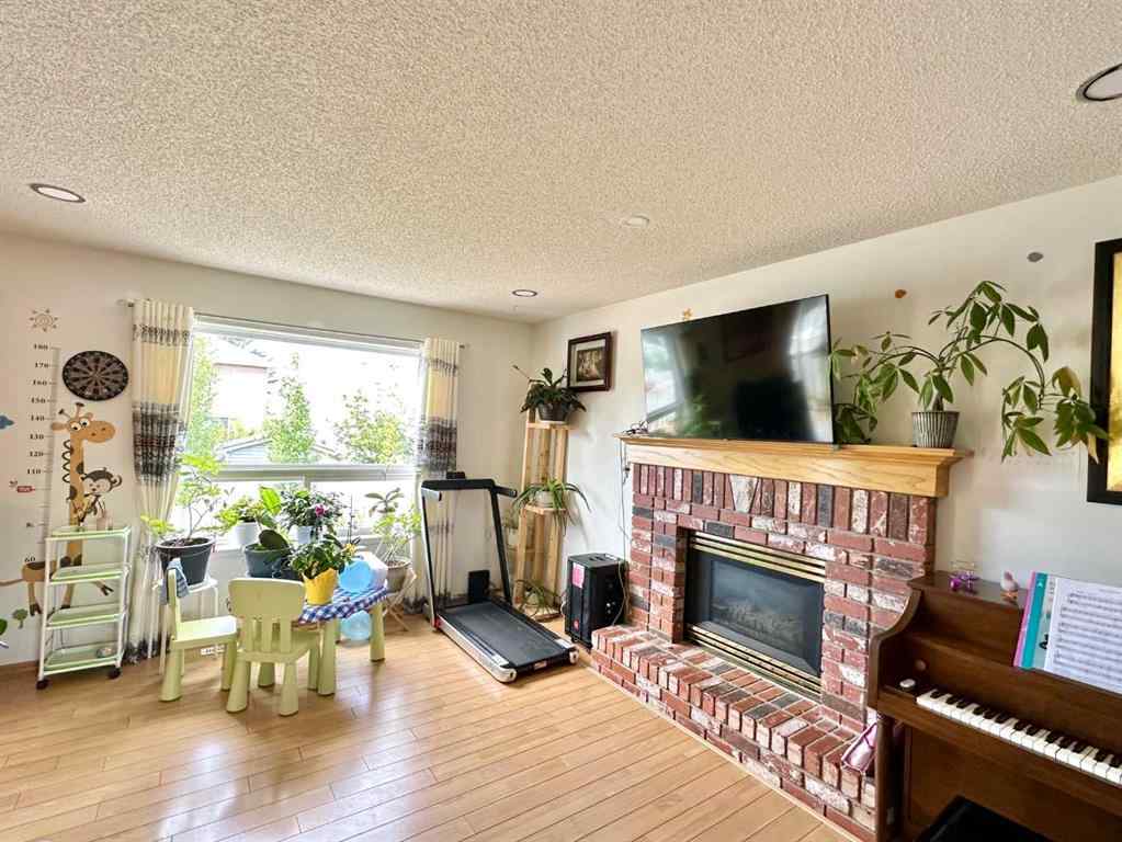 MLS® A2263183 - 92 Somerset Drive SW in Somerset Calgary, Rental