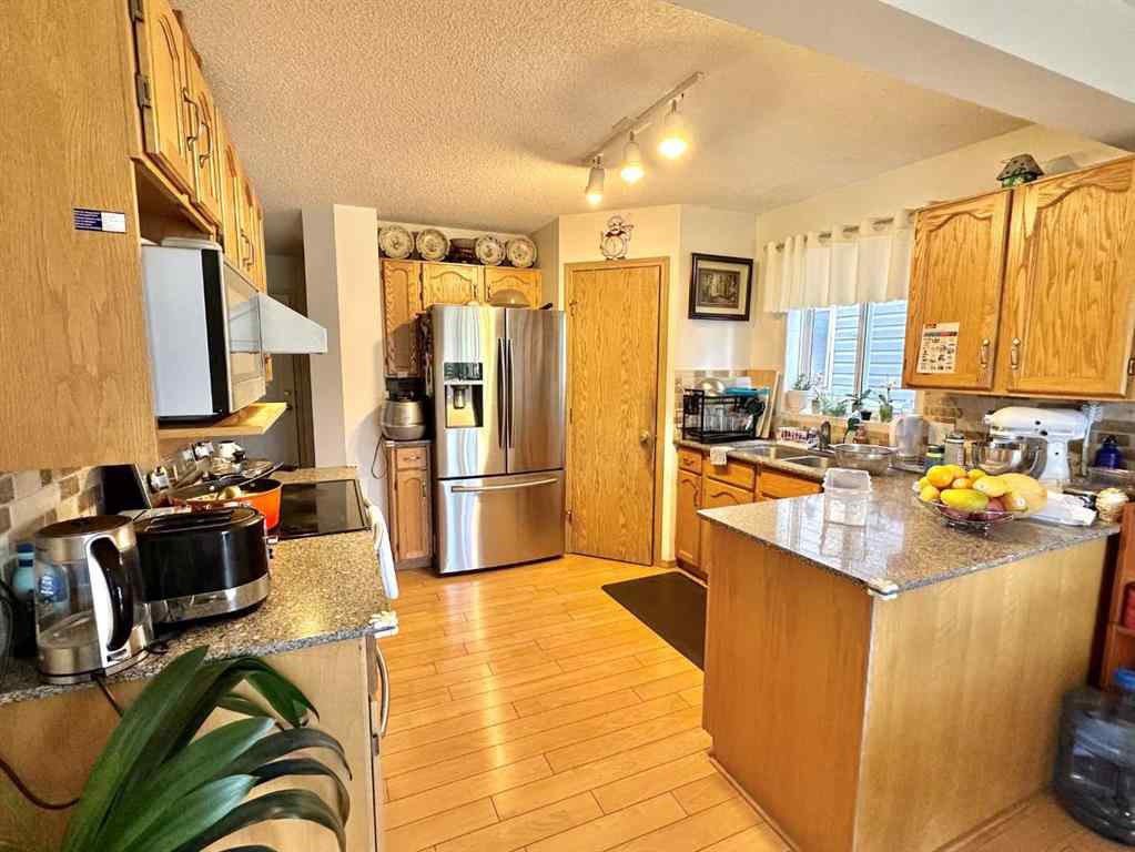 MLS® A2263183 - 92 Somerset Drive SW in Somerset Calgary, Rental