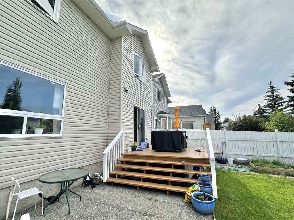 MLS® A2263183 - 92 Somerset Drive SW in Somerset Calgary, Rental