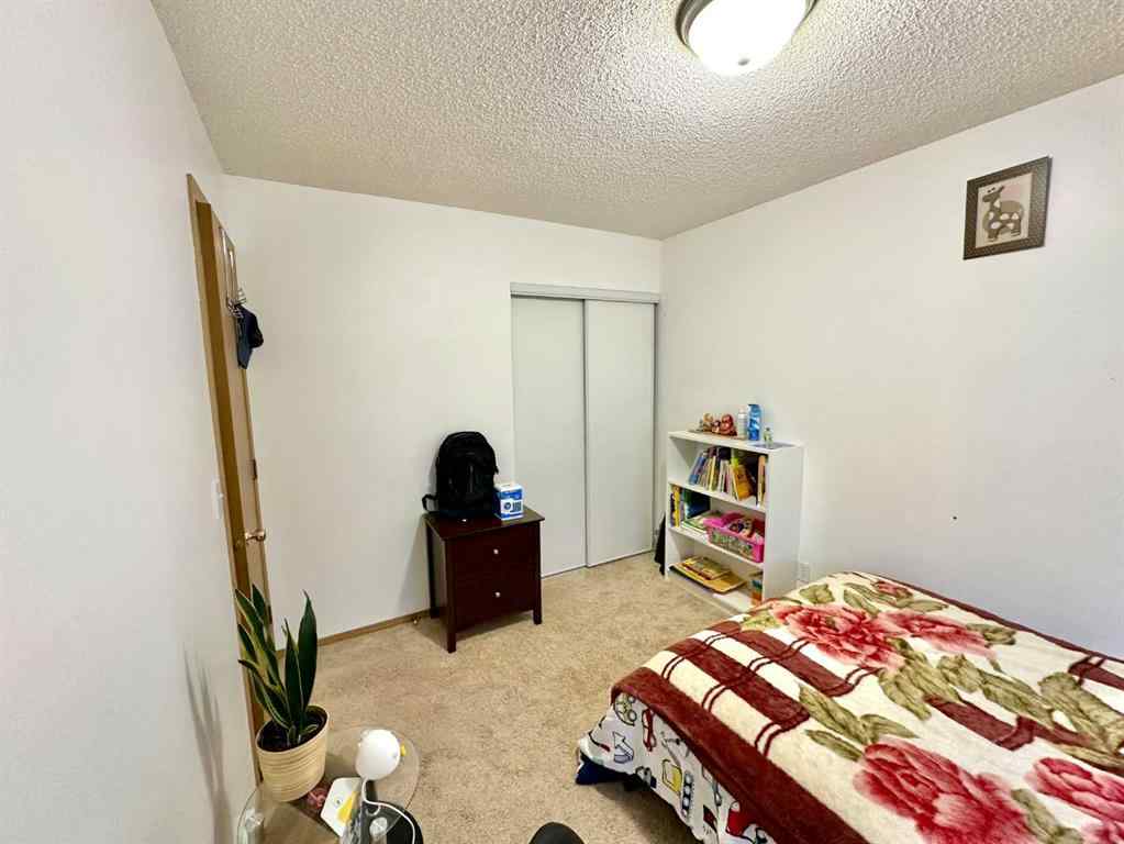 MLS® A2263183 - 92 Somerset Drive SW in Somerset Calgary, Rental