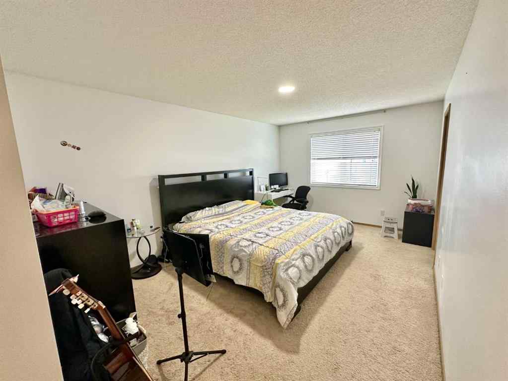 MLS® A2263183 - 92 Somerset Drive SW in Somerset Calgary, Rental