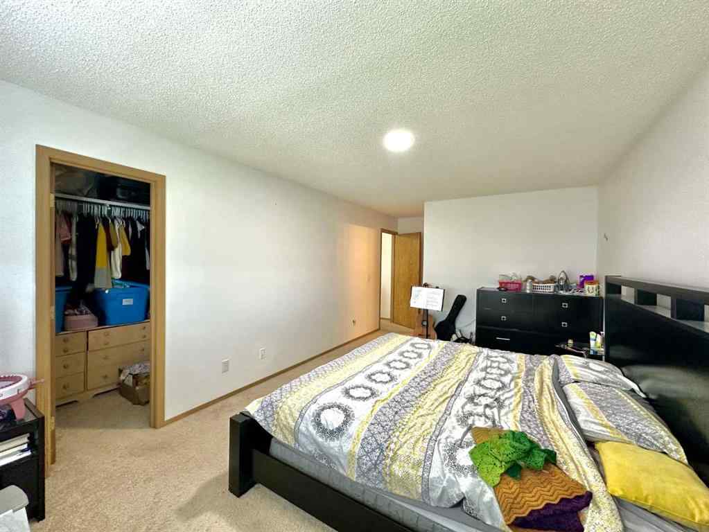 MLS® A2263183 - 92 Somerset Drive SW in Somerset Calgary, Rental