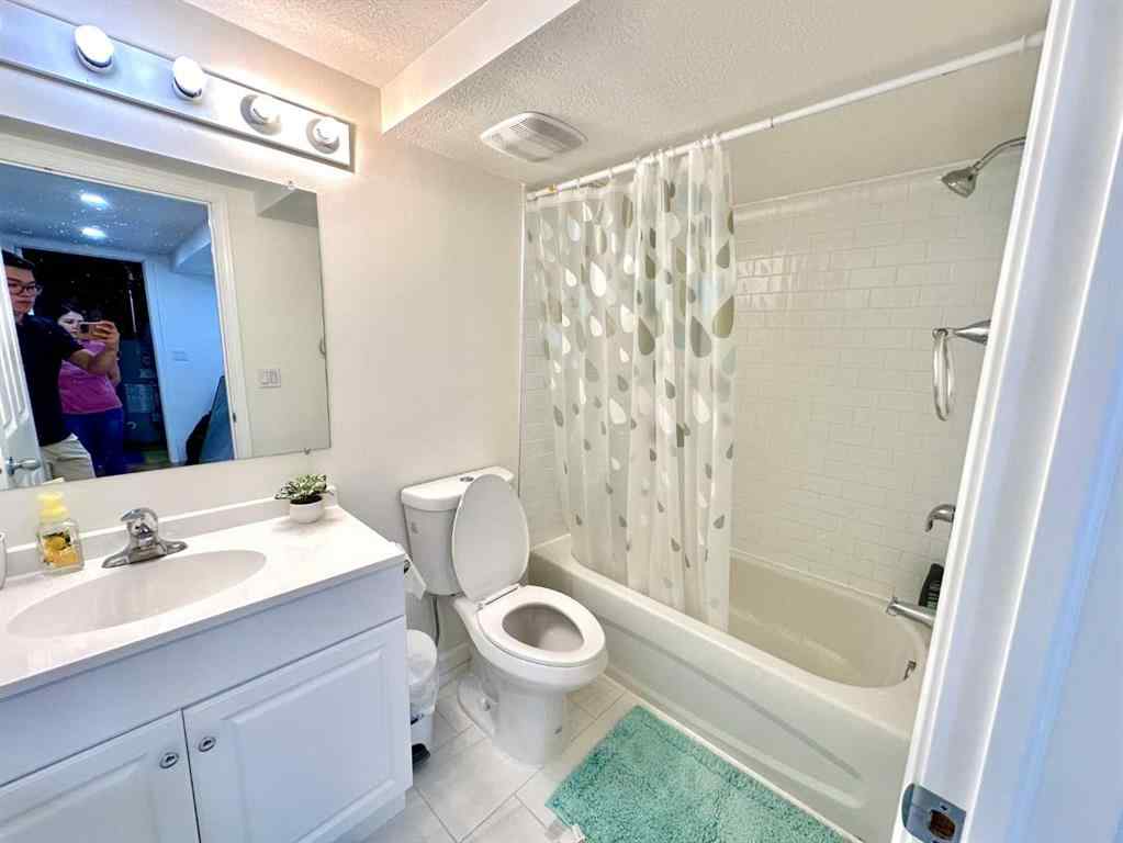 MLS® A2263183 - 92 Somerset Drive SW in Somerset Calgary, Rental