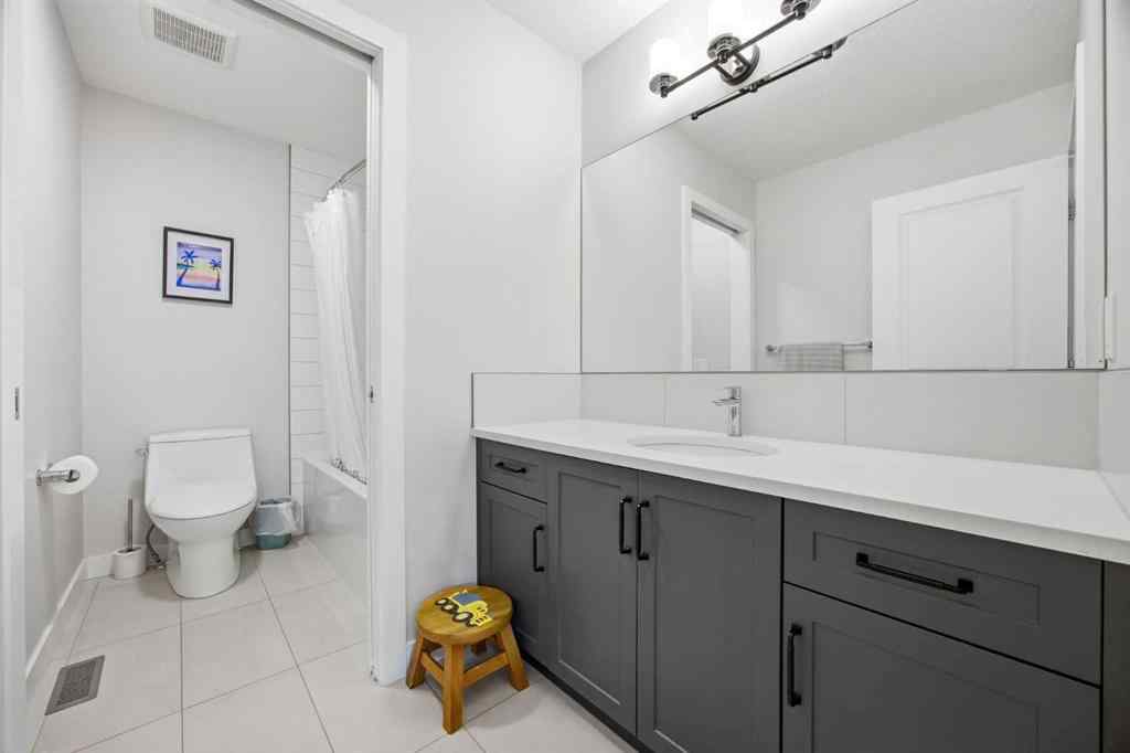 MLS® A2263186 - 520 Kingsmere Way SE in Kings Heights Airdrie, Residential