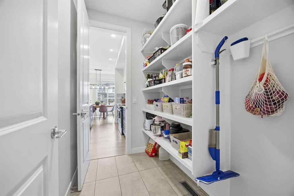 MLS® A2263186 - 520 Kingsmere Way SE in Kings Heights Airdrie, Residential