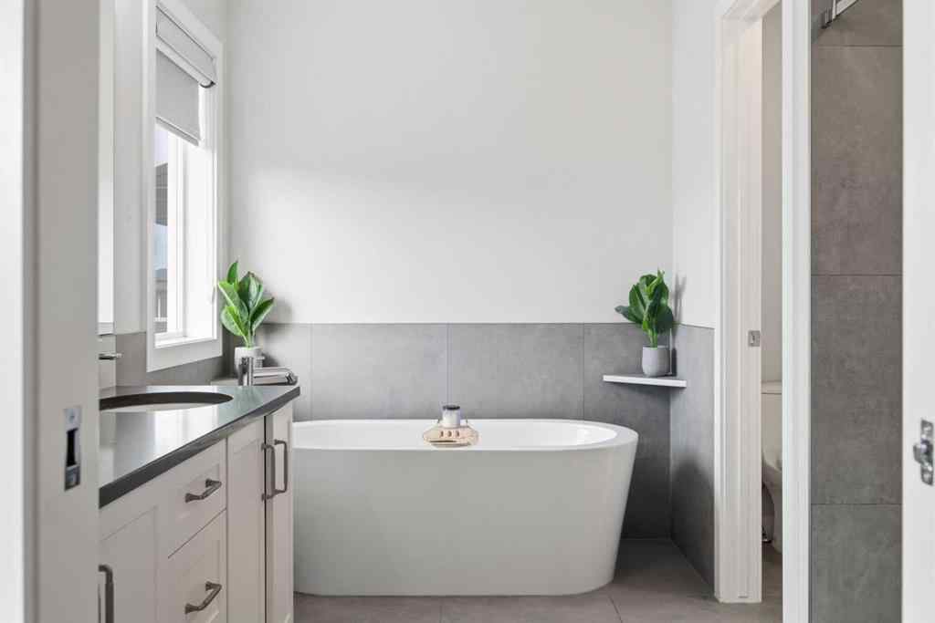 MLS® A2263186 - 520 Kingsmere Way SE in Kings Heights Airdrie, Residential