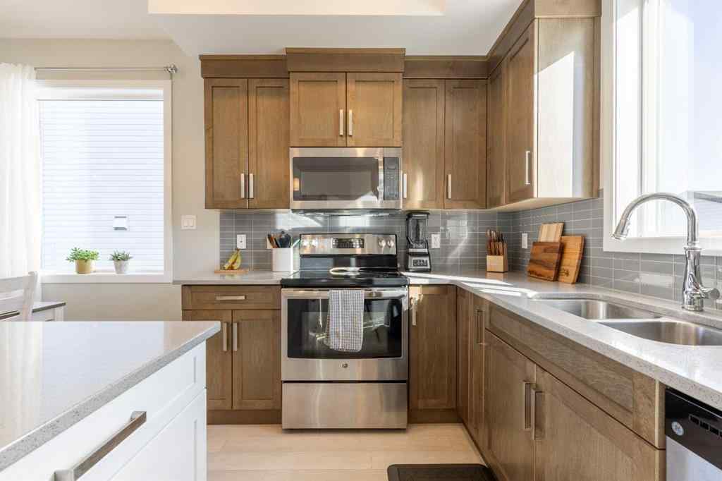 MLS® A2263189 - 805 Greywolf Run N in Blackwolf 2 Lethbridge, Residential