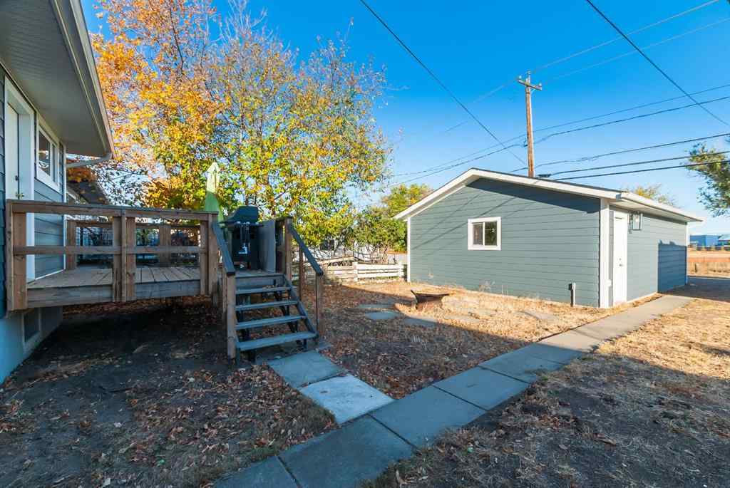 MLS® A2263193 - 146 14 Street NW in Northwest Crescent Heights Medicine Hat, Residential