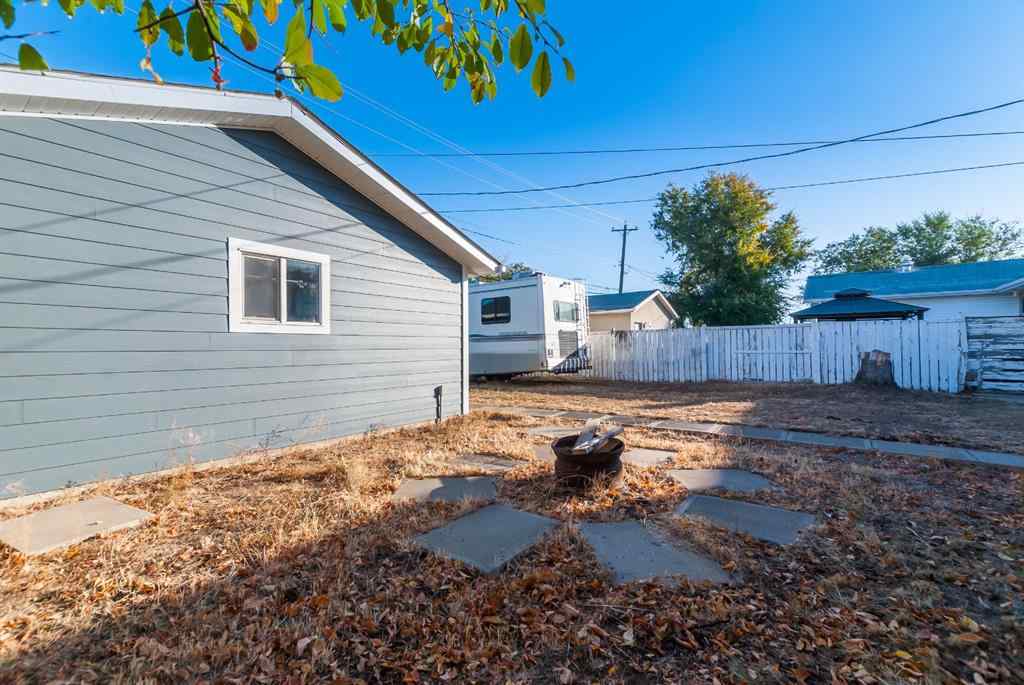 MLS® A2263193 - 146 14 Street NW in Northwest Crescent Heights Medicine Hat, Residential