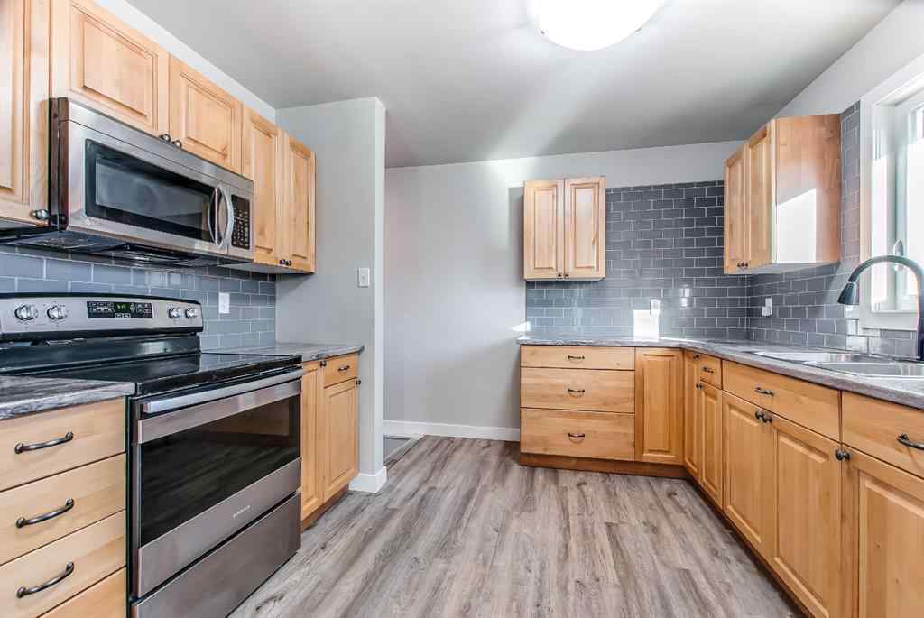 MLS® A2263193 - 146 14 Street NW in Northwest Crescent Heights Medicine Hat, Residential