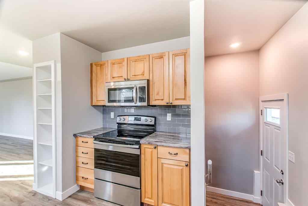 MLS® A2263193 - 146 14 Street NW in Northwest Crescent Heights Medicine Hat, Residential