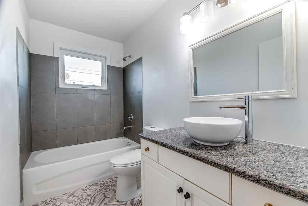 MLS® A2263193 - 146 14 Street NW in Northwest Crescent Heights Medicine Hat, Residential