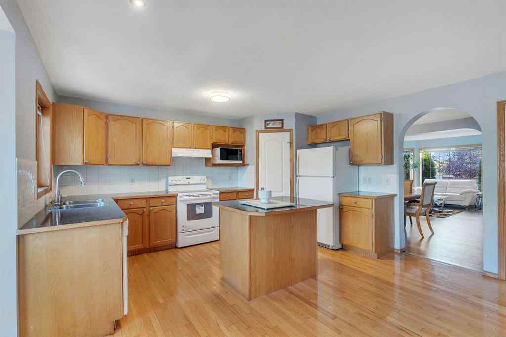 MLS® A2263206 - 185 West Lakeview Drive  in Lakeview Landing Chestermere, Residential