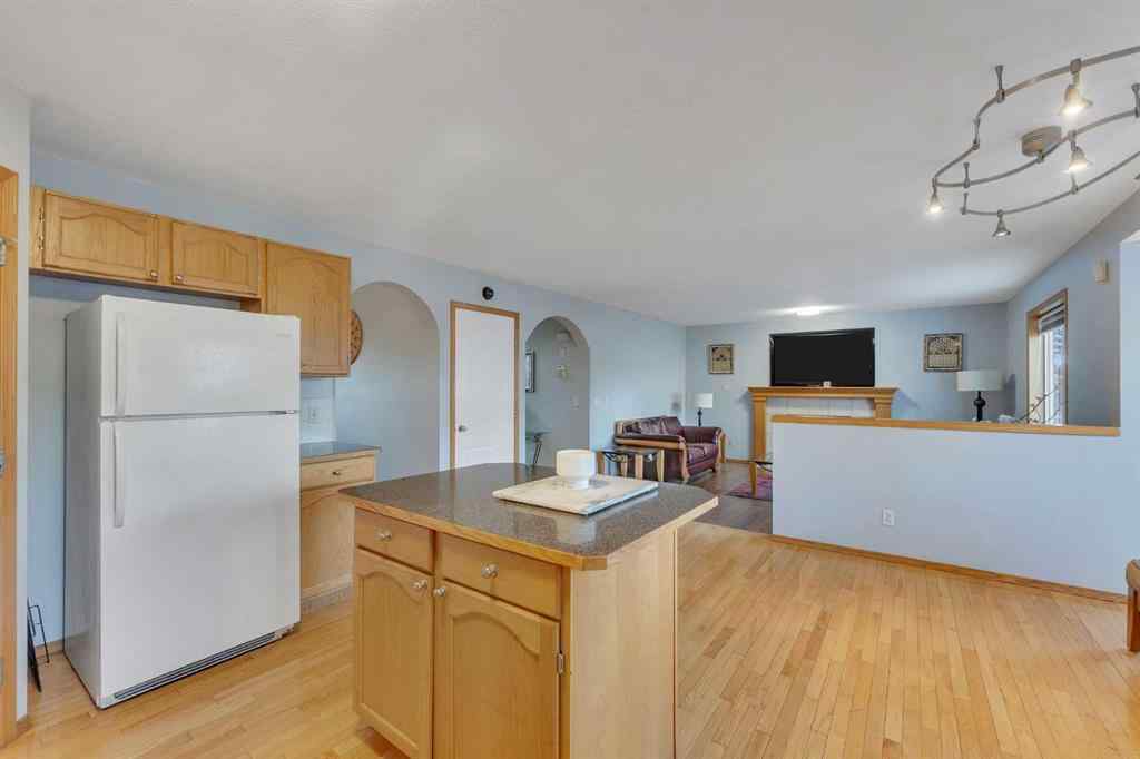 MLS® A2263206 - 185 West Lakeview Drive  in Lakeview Landing Chestermere, Residential