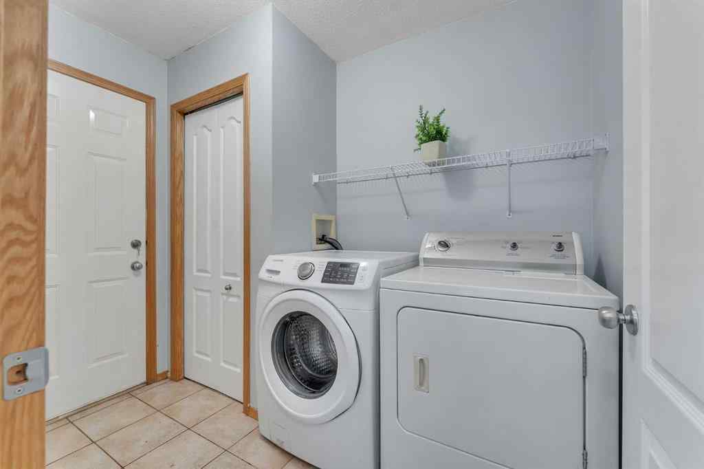 MLS® A2263206 - 185 West Lakeview Drive  in Lakeview Landing Chestermere, Residential