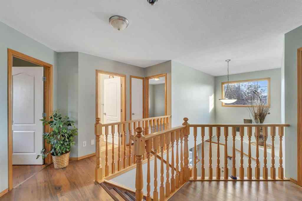 MLS® A2263206 - 185 West Lakeview Drive  in Lakeview Landing Chestermere, Residential