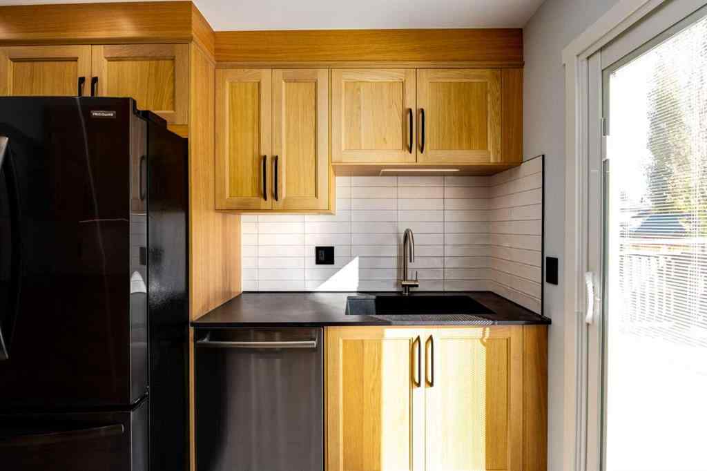 MLS® A2263214 - 17 Sunvale Crescent SE in Sundance Calgary, Residential