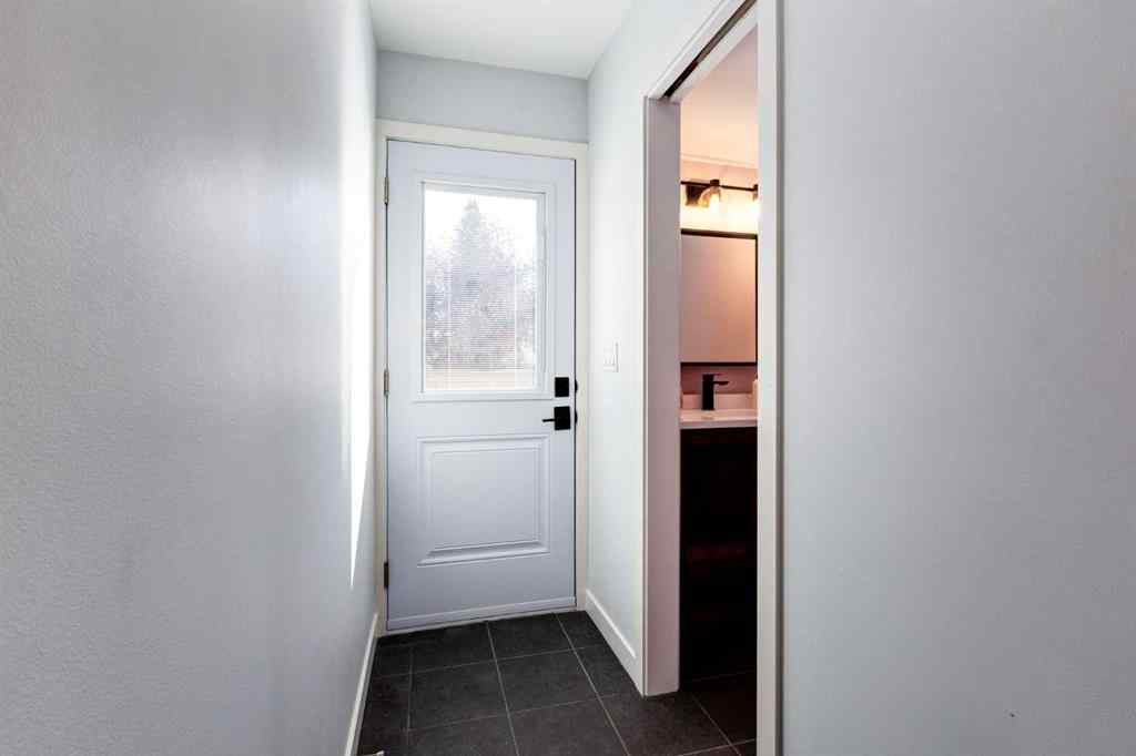 MLS® A2263214 - 17 Sunvale Crescent SE in Sundance Calgary, Residential