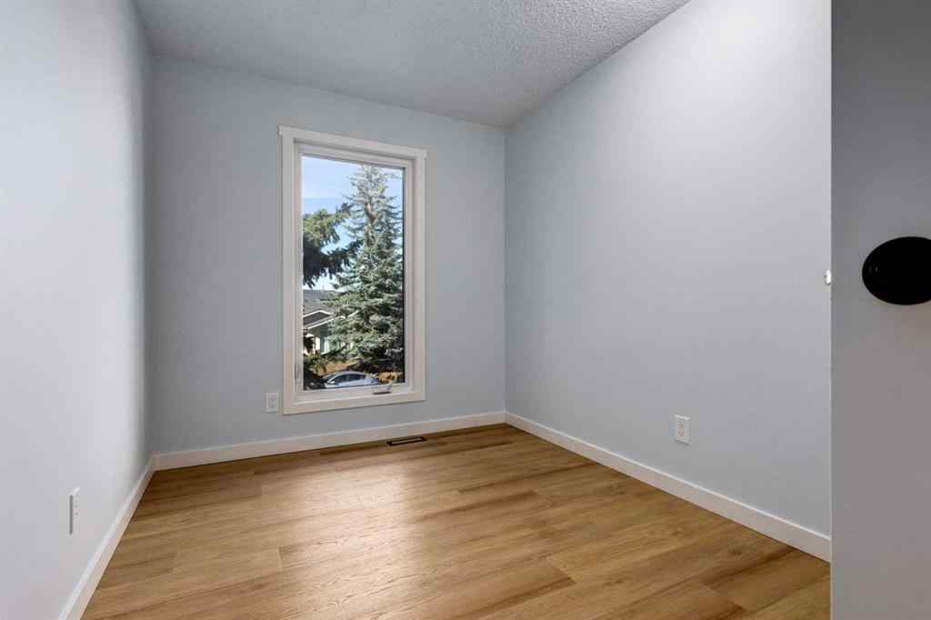 MLS® A2263214 - 17 Sunvale Crescent SE in Sundance Calgary, Residential