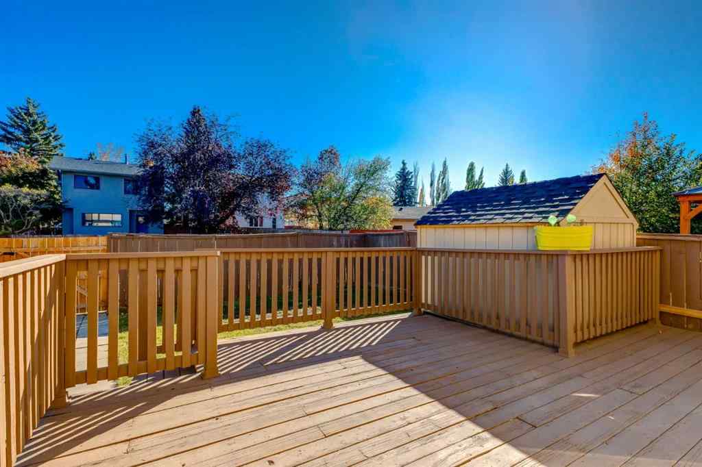 MLS® A2263214 - 17 Sunvale Crescent SE in Sundance Calgary, Residential