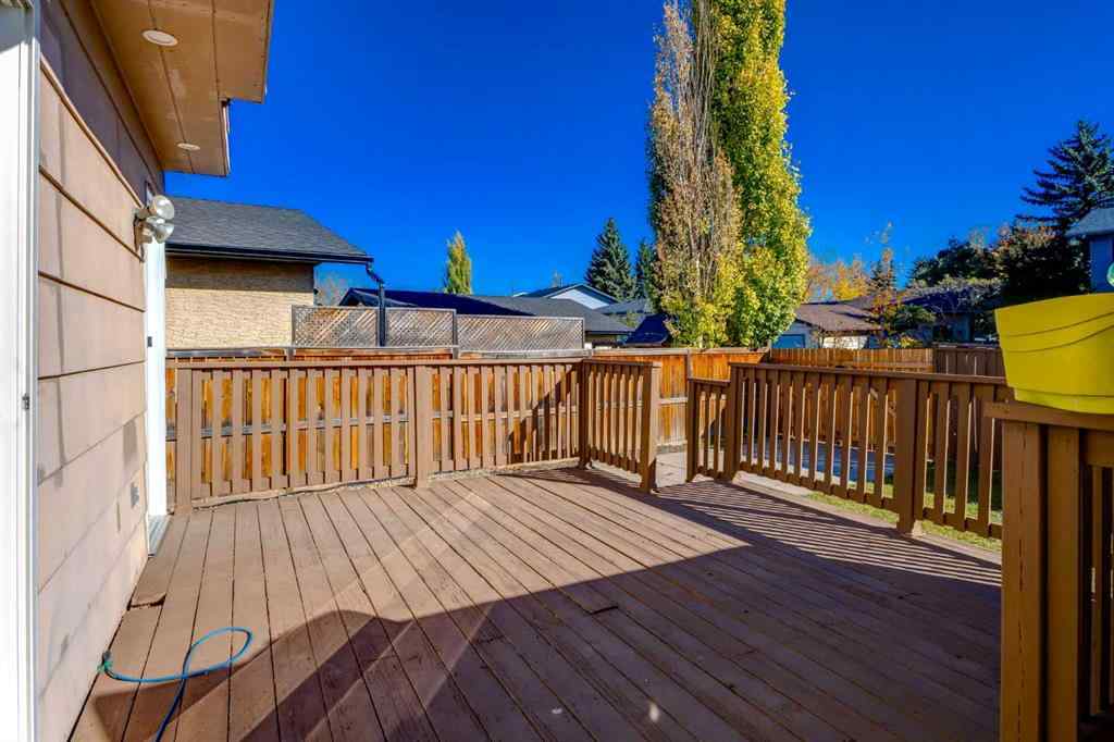 MLS® A2263214 - 17 Sunvale Crescent SE in Sundance Calgary, Residential