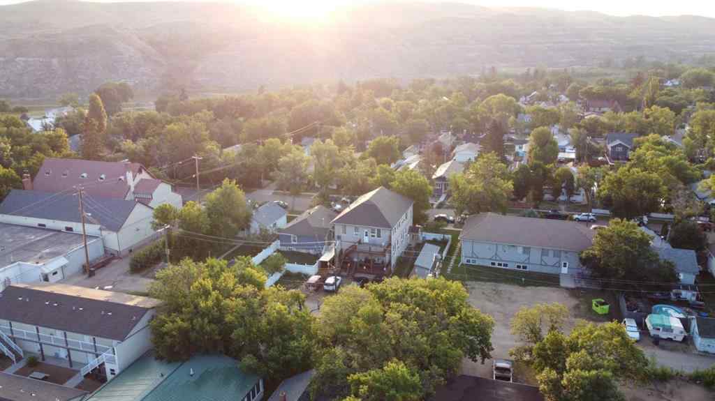 MLS® A2263230 - 333 2 Street E in Downtown Drumheller Drumheller, Commercial