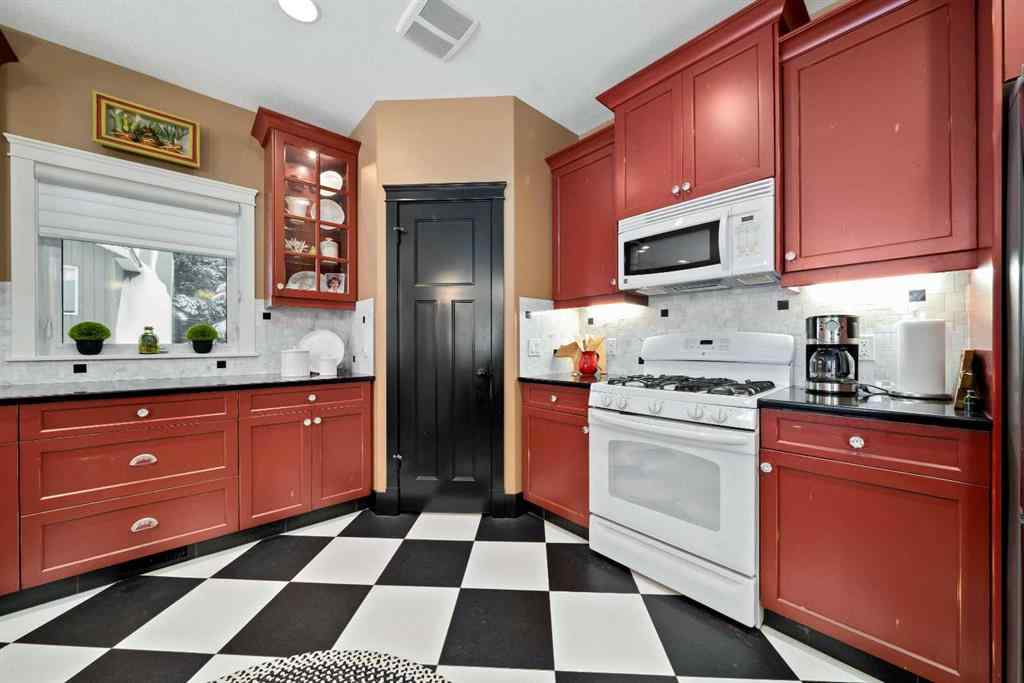 MLS® A2263240 - 210 6 Avenue  in Elkwater Rural Cypress County, Residential