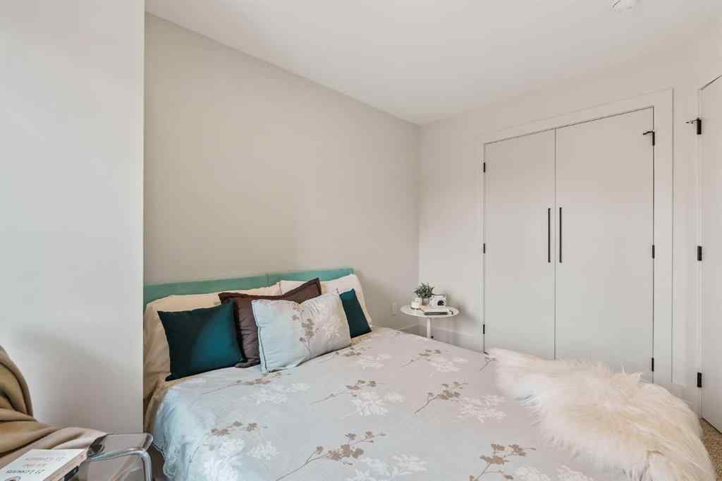 MLS® A2263241 - 514 19 Street NW in West Hillhurst Calgary, Residential