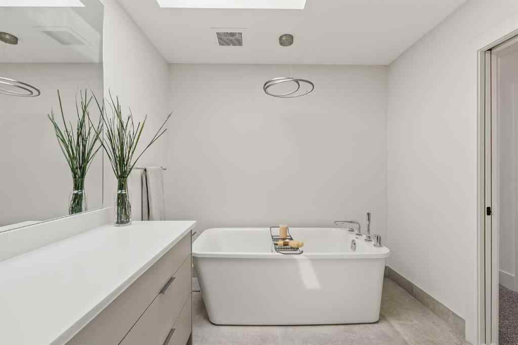 MLS® A2263241 - 514 19 Street NW in West Hillhurst Calgary, Residential