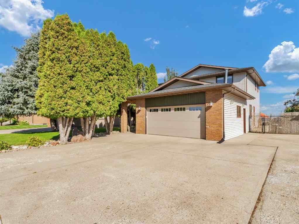 MLS® A2263249 - 84 East Glen Drive SE in Ross Glen Medicine Hat, Residential